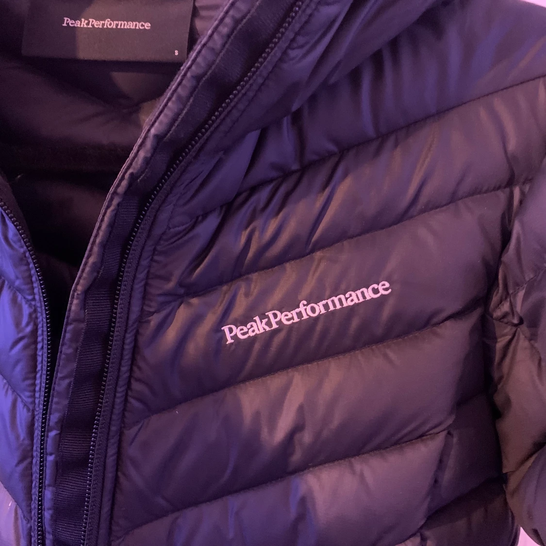 Svart Peak Performance jacka, storlek S - 90