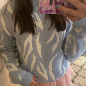 Stickad tröja! - Jättefin stickad tröja från nakd i stl xs men lite stor i storleken skulle jag säga💓