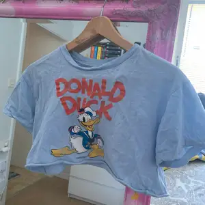 Asfin croppad Donald Duck tröja