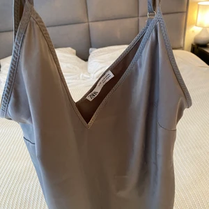 Linne - Fina grott/silvrigt linne lite festligare, och så fint med en t-shorts under