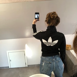 addidas tröja  - oanvänd. storlek XS 💘