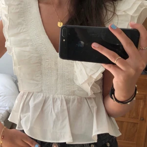 H&M blus - Jättefint blus/topp från H&M. Använd fåtal gånger och superfint skick🦋🦋🌸