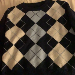 argyle tröja - superfin ljusblåa argyle tröja i bra skick. storlek one-size men passar som xs-s