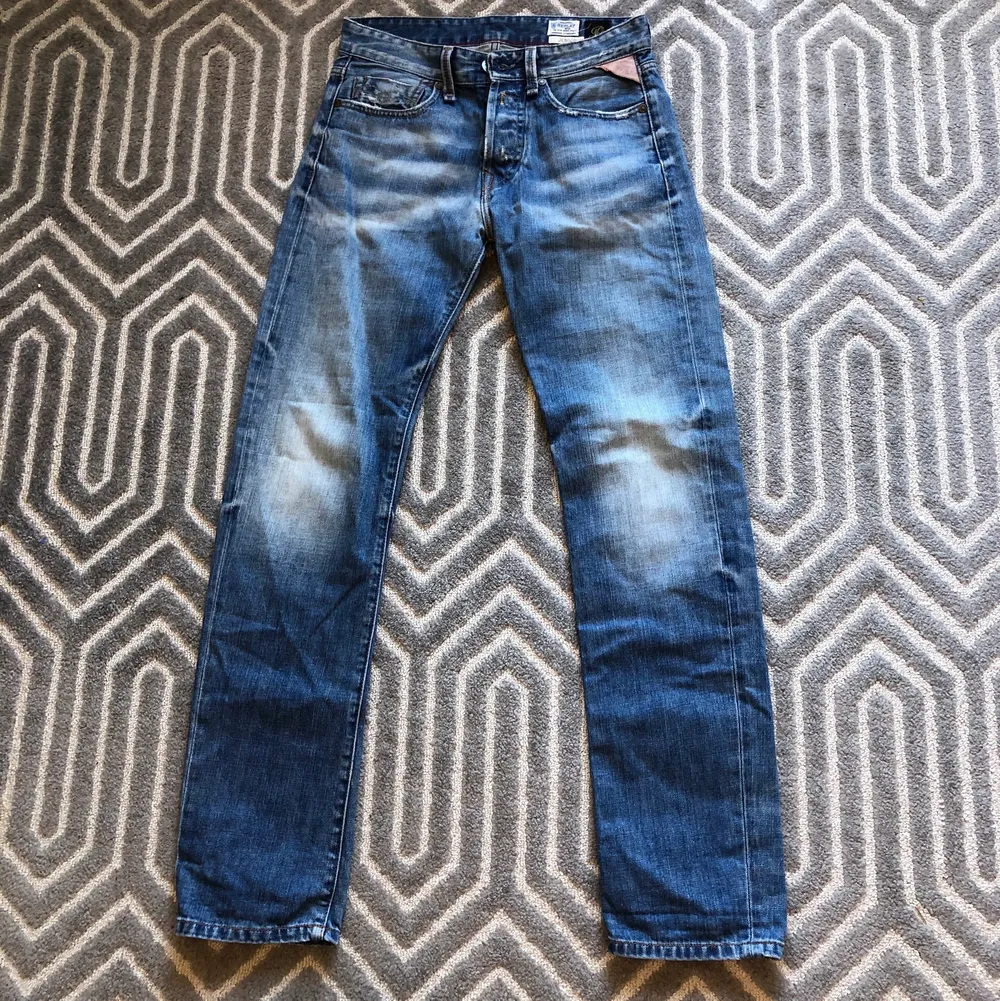 Så snygga straight leg lågmidjade Replay jeans i storlek W28L32. Köparen står för frakt💕. Jeans & Byxor.