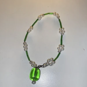 Armband - Väldigt fint hemmagjort armband. Aldrig använt och är bara 2 år gammalt!