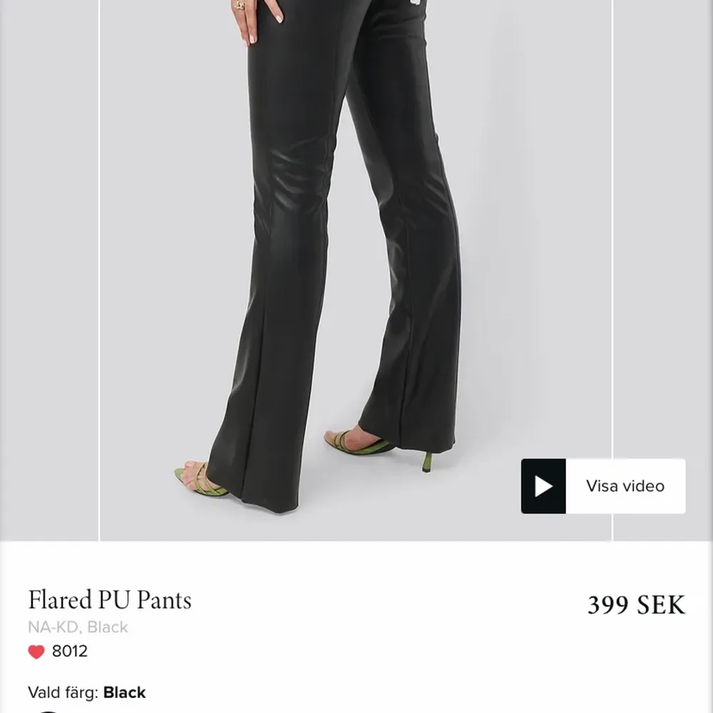”Flared PU pants” från NAKD. Storlek 34. Köpta här på Plick för ett bra tag sen men aldrig kommit till användning.  Storleken verkar vara slutsåld på hemsidan (iaf nu). Säljer för 250 kr inklusive frakt. Hör av er vid funderingar ❤️. Jeans & Byxor.