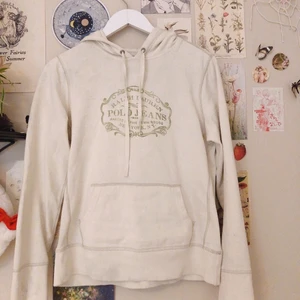 Ralph Lauren hoodie - ahhh så snygg men aldrig använt så känns onödigt att ha den skräpandes i min garderob när nån annan säkert skulle tycka om den 