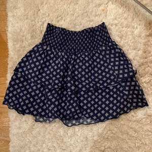 3 olika sommarkjolar❣️ - Tre olika kjolar som alla är perfekta till sommaren⭐️💕90kr styck men hör av dig om du vill köpa flera så kan du få paketpris❤️. Jag skulle säga att alla är storlek XS till S och dom är alla ganska korta! 