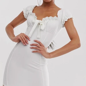 Missguidedklänning stl 36 - Helt ny, lappen sitter kvar! Nypris: 400kr Stl 36 Slutsåld klänning