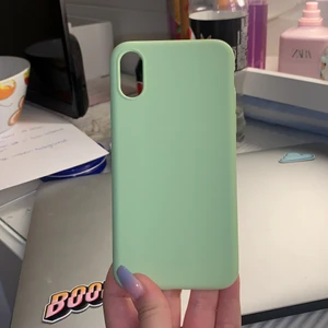 Mobilskal  - Fint grönt skal, helt oanvänt. Köparen står för frakten💚 Nypris är 150kr ca. Till iPhone X och XS, inte Max. 