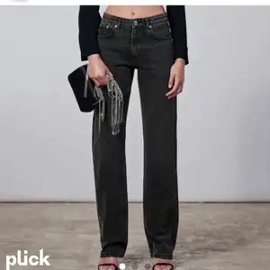 Zara Mid Rise Jeans i storlek 38. Dom var för små. Dom är helt oanvända och på hemsidan är dom helt slutsålda