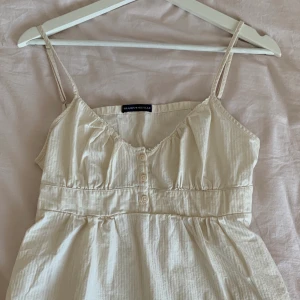 brandy top - jätte fin vit/beige topp från brandy, har aldrig använt den & den är i perfekt skick <3
