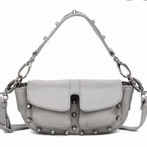 Unlimit väska  - Unlimit väska i storleken Emily, köpt för ca 1800kr. Rymlig och i bra skick.