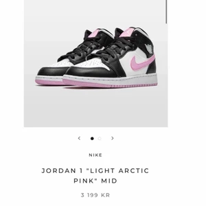 Jordan 1 arctic pink - Säljer mina jordan 1 i färgen arctic pink, senast använda i sommar och då endast använda ett fåtal gånger så dem är i fint skick. Nypris: 3000kr säljer för 1200kr då jag vill bli av med dem så snabbt som möjligt. 
