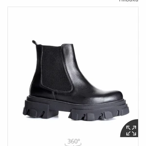 Kcobler skor strl:36  - Säljer mina fina boots från K- cobler, sparsamt använd. Nypris: 1400kr 