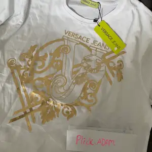 Versace t shirt helt nya