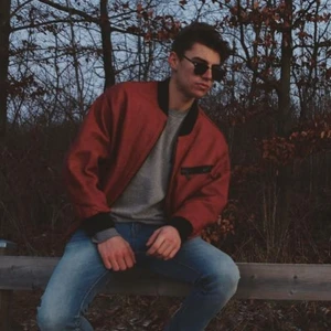 Vintage röd läder jacka bomber stuk - 182 lång ä jag och den passar bra, men flexible pass form. Fyllig jacka gammal läder med lite snygg patina. Rött läder. Unik från Barcelona. 