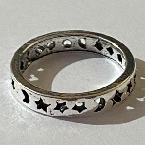 Ring - Silverring med detaljer av måne & sol.