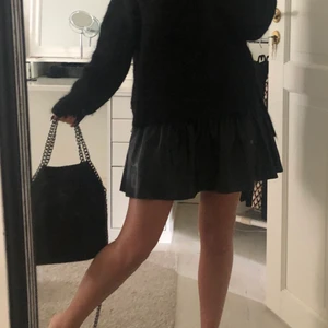 stella mccartney inspirerad väska  - Svart väska med silver kedja (inte äkta)