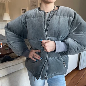 Peak performance jacka - Jättecool typ bomberjacka från peak performance!  Använd ett fåtal gånger☺️ Jättefint skick!!! 