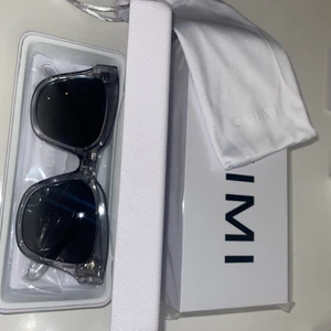 CHIMI 07 GREY  - säljer dessa chimi-solglasögon då jag beställt de men inte gillar passformen, men returtiden har gått ut så jag kan inte returera de. de är 100% oanvända, endast testade!!! skickar med originalförpackningen! 550 kr + frakt! vid högt intresse blir det budgivning ❤️❤️ kolla min profil för fler färger!