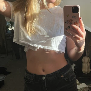 NA-KD croptop XS - Croptop med urringning i ryggen, från NA-KD i storlek XS 🥰  använd fåtal gånger, ca 2-3 gånger. Köparen står för frakten 💕