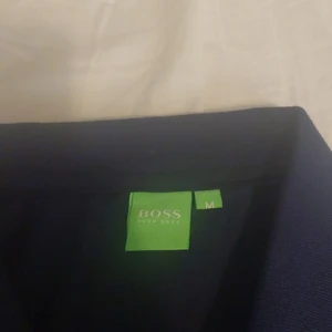 Hugo boss t shirt/pique - Hugo boss tröja i helt nytt skick syorlek m.