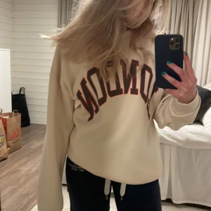 Tröja  - Mysig tröja från SHEIN💞använd få gånger, hör av dig vid intresse