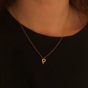 Halsband bokstav p - Guldfärgad 