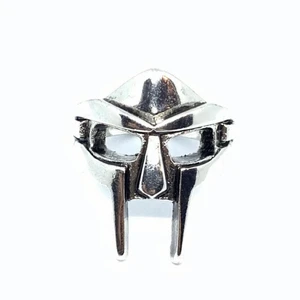 MF DOOM Ring - Köpt på amazon men passade inte så bra, köptes för 200. Pris kan diskuteras 
