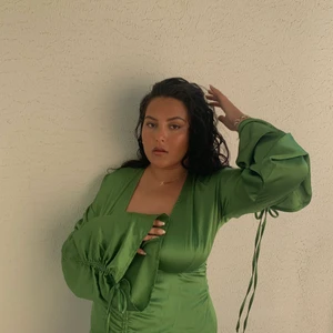 Klänning från PLT - Superfin grön klänning från prettylittlething, använd en gång