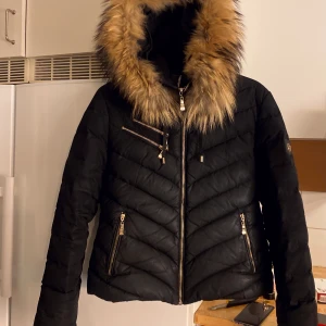 Hollies jacka - Holliesjacka strl 40, men mer som en 38