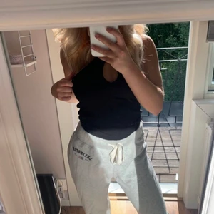 Lexington mjukisbyxor  - Ett par gråa lexington byxor.  Ord pris 1000. Storlek xs. Säljer då de endast använda få antal gånger💞