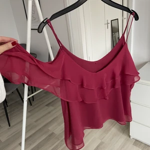 Söta minnen  - Rosa linne med volang och svart linne med lite spets