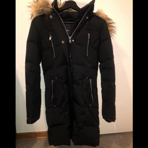 Svart Rockandblue jacka (nyskick) - Rockandblue jacka köpt från miinto. Storlek 36. Använd endast 1 gång, som ny.