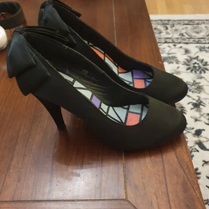 Pumps från Bianco stl 39 - Knappt använda pumps ifrån Banco stl 39. Mycket bra skick! Köparen står för frakten.