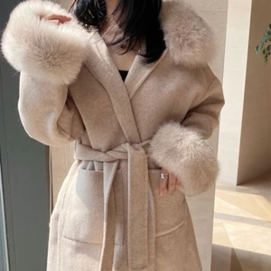 ÄktaPälskappa S-M - Äkta pälsjacka med avtagbar päls vid huva och ärmslut, helt ny, aldrig använd