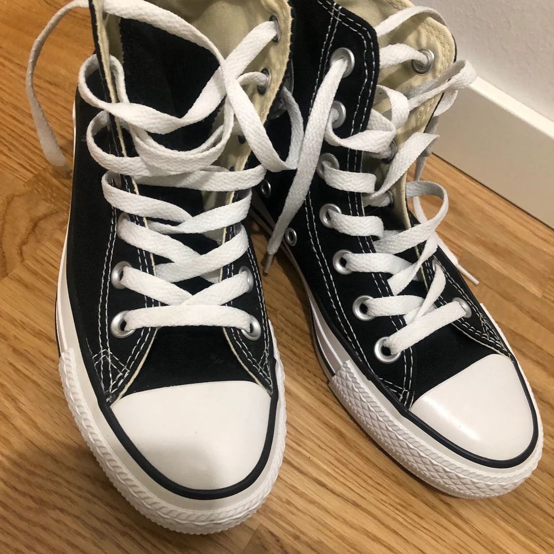 Svarta Converse