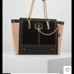 Handväska - L 55cm. B 34cm.  Large size. Bra skick. 