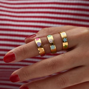 Ringar - Säljer hjärt och sjärn ringen endast för 50kr styck. De är i helt nyskick och aldrig använda. Frakten kostar 12kr och gratis om du köper båda🥰❤️