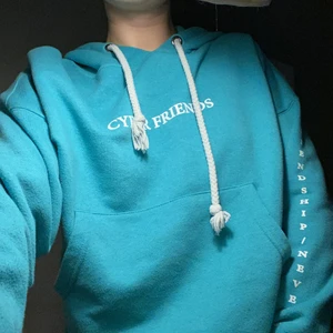 Hoodie  - Säljer nu denna Hoodie sitter bra mjuk och kan användas till allt hör av dej vid frågor eller annat 