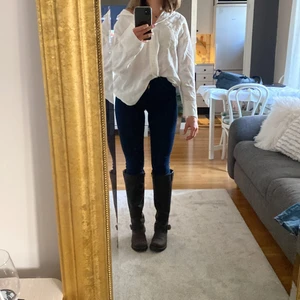 Roots stövlar - Assöta stövlar från roots som jag inte använder då de är för stora för mina vader, nypris runt 2000 kr, köptes nya typ inte använda 💕💕