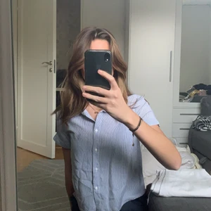 Randig T-shirt blus  - Randig T-shirt blus, aldrig använd, skön och luftig 