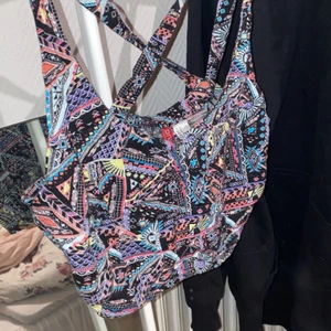 Fin topp - Topp från hm, aldrig använd typ, kryss i ryggen😊