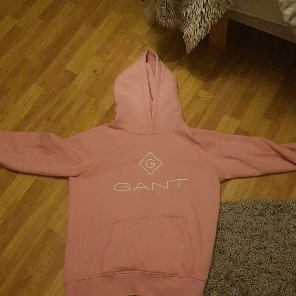 En rosa snygg gant hoodie i storlek 170 - 91