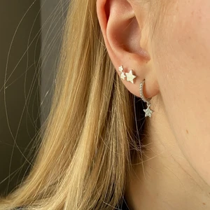 Örhängen stjärnor - Världens finaste örhängen i 925 sterling silver! Frakten ingår 🌟 Ingen budgivning och skicka meddelande vid intresse 💞