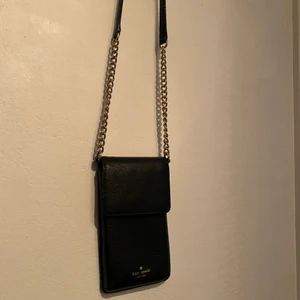 Kate Spade väska - Perfekt väska för mobil och några kort.