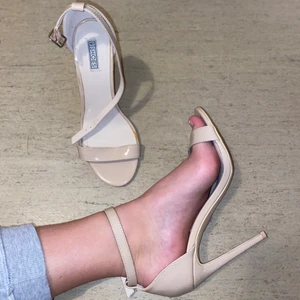 Klackar storlek 38  - Aldrig använda!