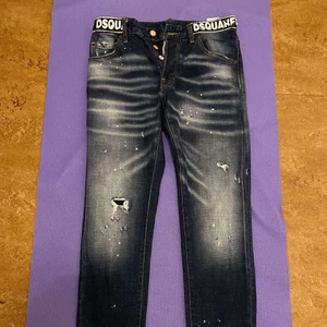 Dsquared Jeans LÄGG BUD - skit sköna schyssta byxor som är lite för små för mig just nu, dom passa bra när jag va under 175