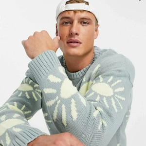 Tröja stickad - Säljer en helt ny oanvänd stickad tröja från asos. Sälja pga av stor storlek. Storlek M. Mycket snygg och mycket bra kvalitet